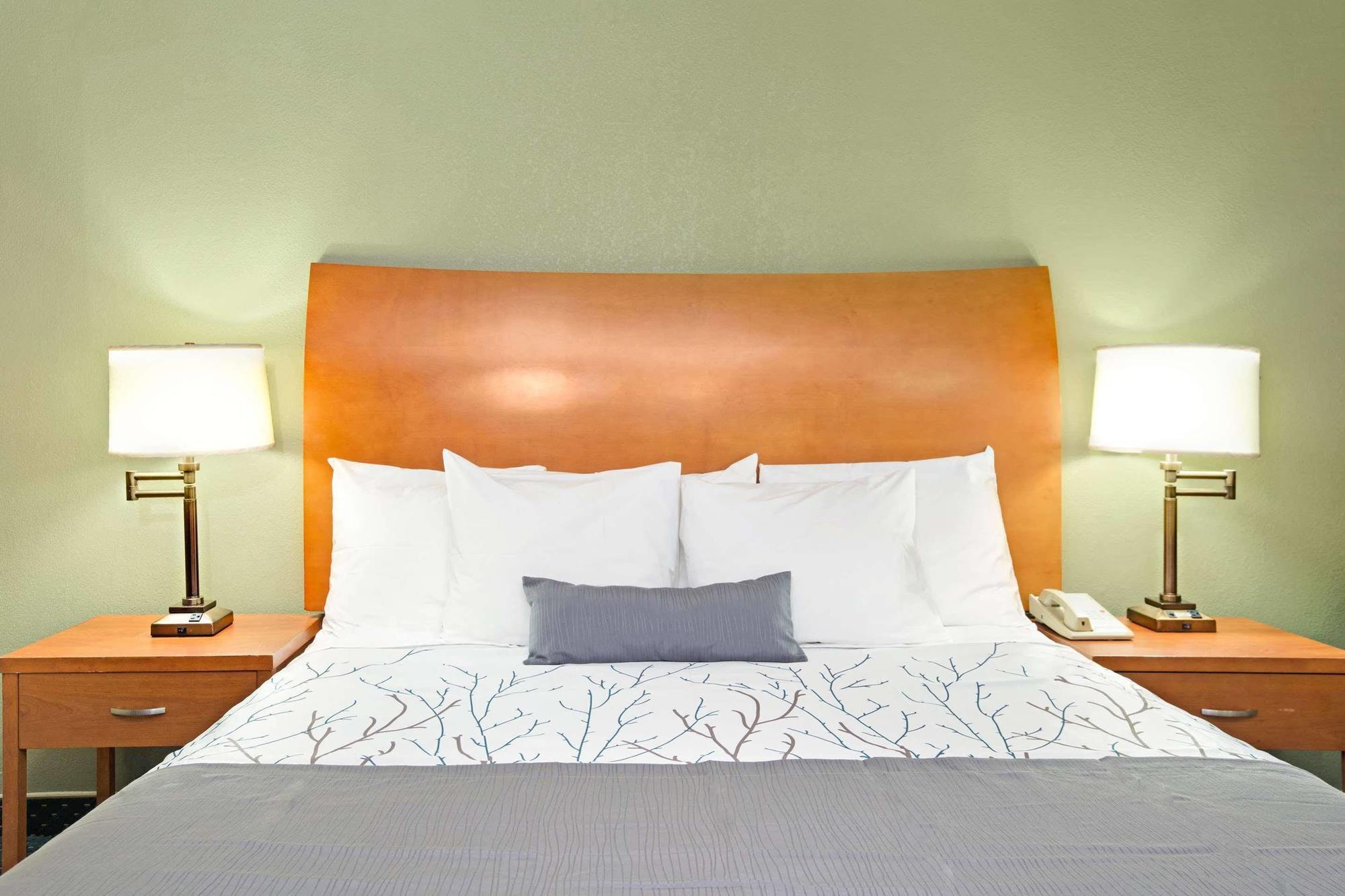 Days Inn By Wyndham San Jose Convention Center Екстериор снимка